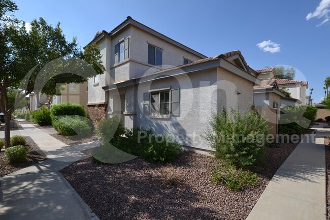 Primary Photo - 4732 E Laurel Ave