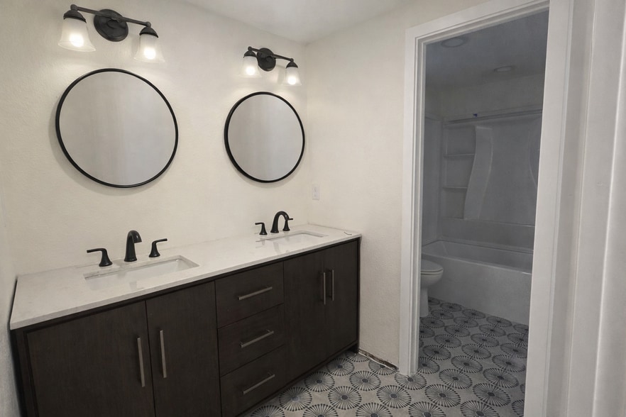 Building Photo - 2934 S Zurich Ct