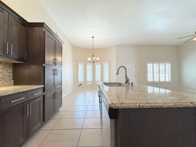 Building Photo - West El Paso 4 bed refrig A/C Home in Enchanted Ridge!