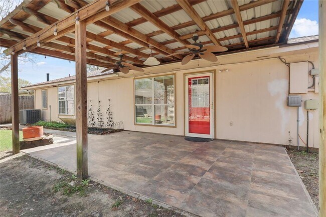 Building Photo - 13622 Wimbledon Oaks Dr