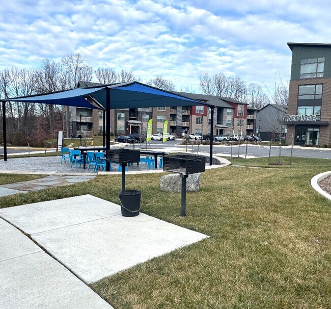 Building Photo - Beautiful 4 BR/4.5 BA EOG Townhome in Laurel!