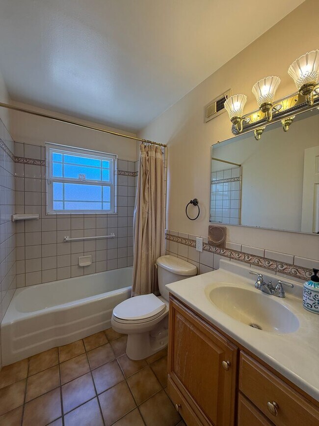 Building Photo - Centrally Located Orcutt Single Story Home