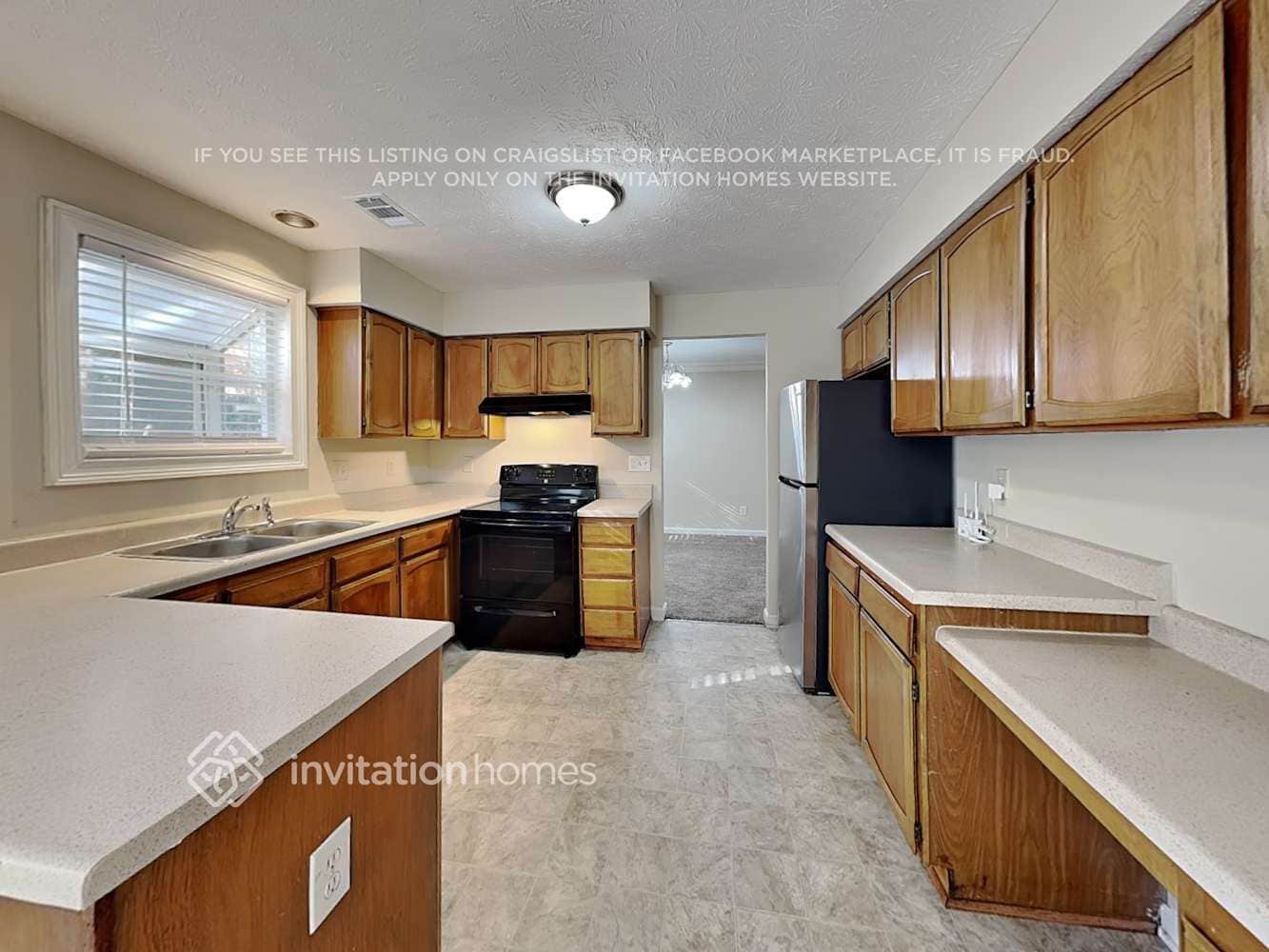 Building Photo - 2640 Woodside Dr