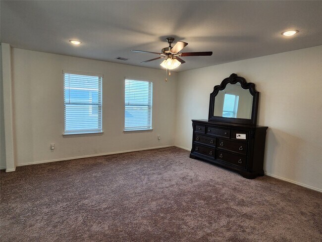 Building Photo - 31322 Whitfield Ct