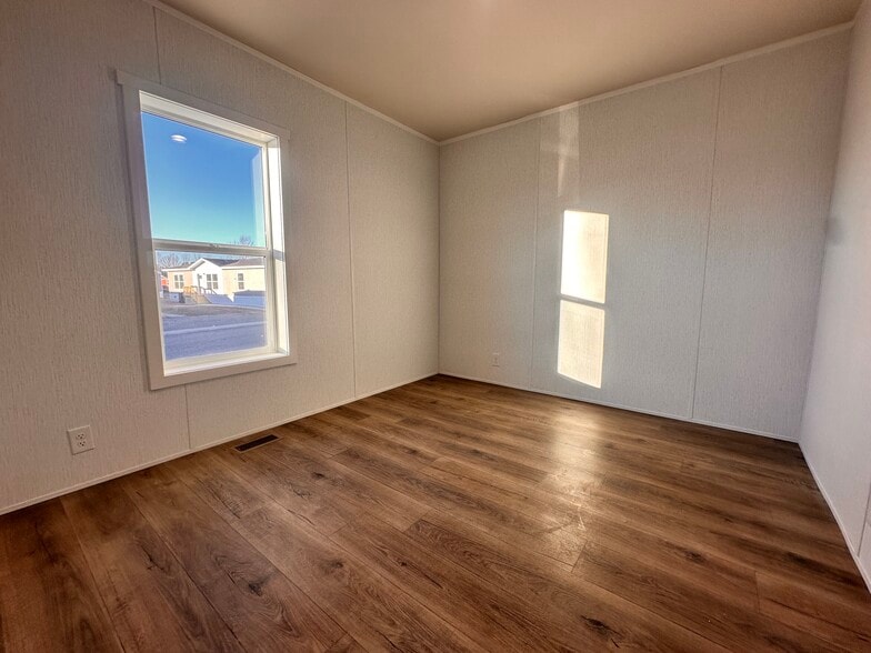 Building Photo - 11 Lapin St