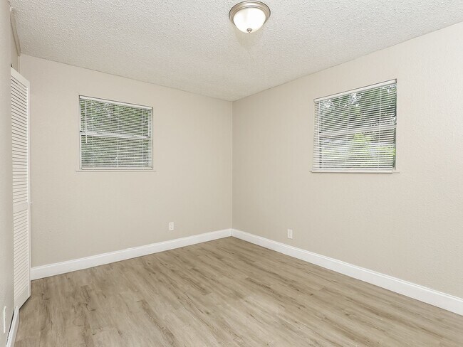 Building Photo - 3 BR/1BA | Newly Renovated Single Family Home | Screened in Patio and carpot | Huge backyard!