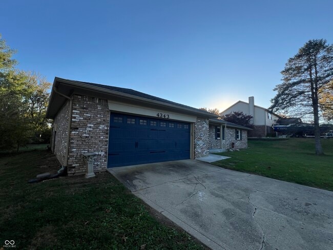 Building Photo - 4343 W Fairview Rd