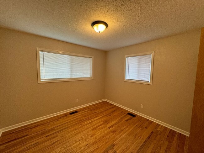 Building Photo - Application Pending - 3 Bedroom House For ...