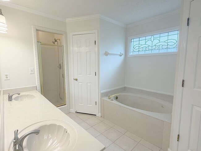 Building Photo - 7472 Hedgington Dr