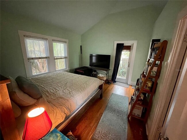 Building Photo - 2120 8th Ave W