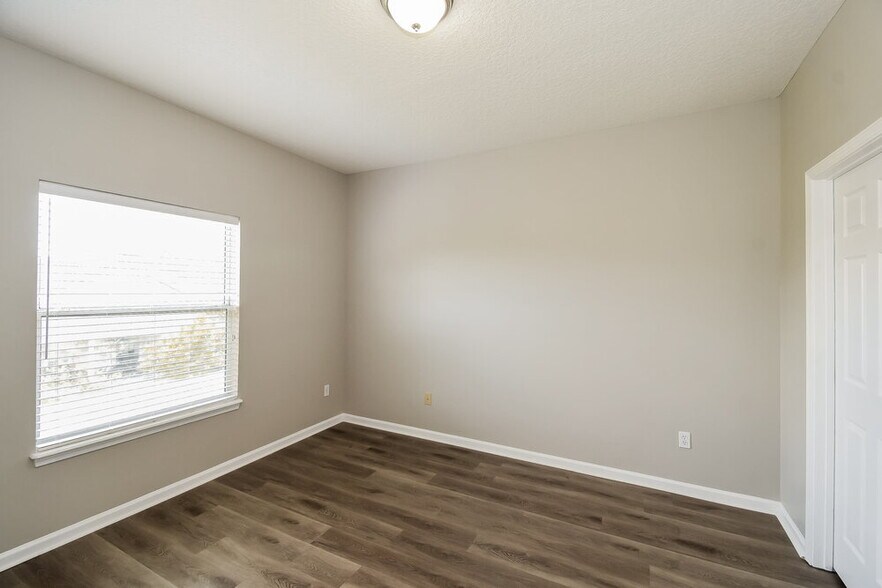 Building Photo - 3325 Horseshoe Trail Dr