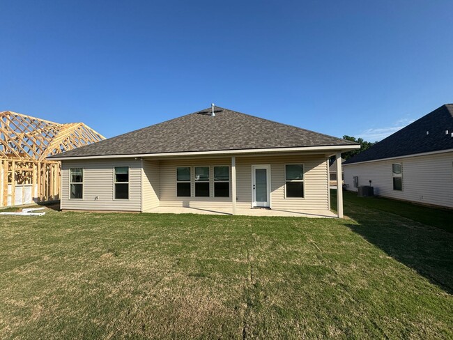 Building Photo - Brand New Construction... Just minutes to ...