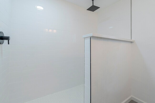 Building Photo - 460 N Longmore