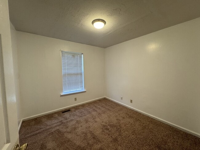 Building Photo - 518 Bruce Jenner Dr