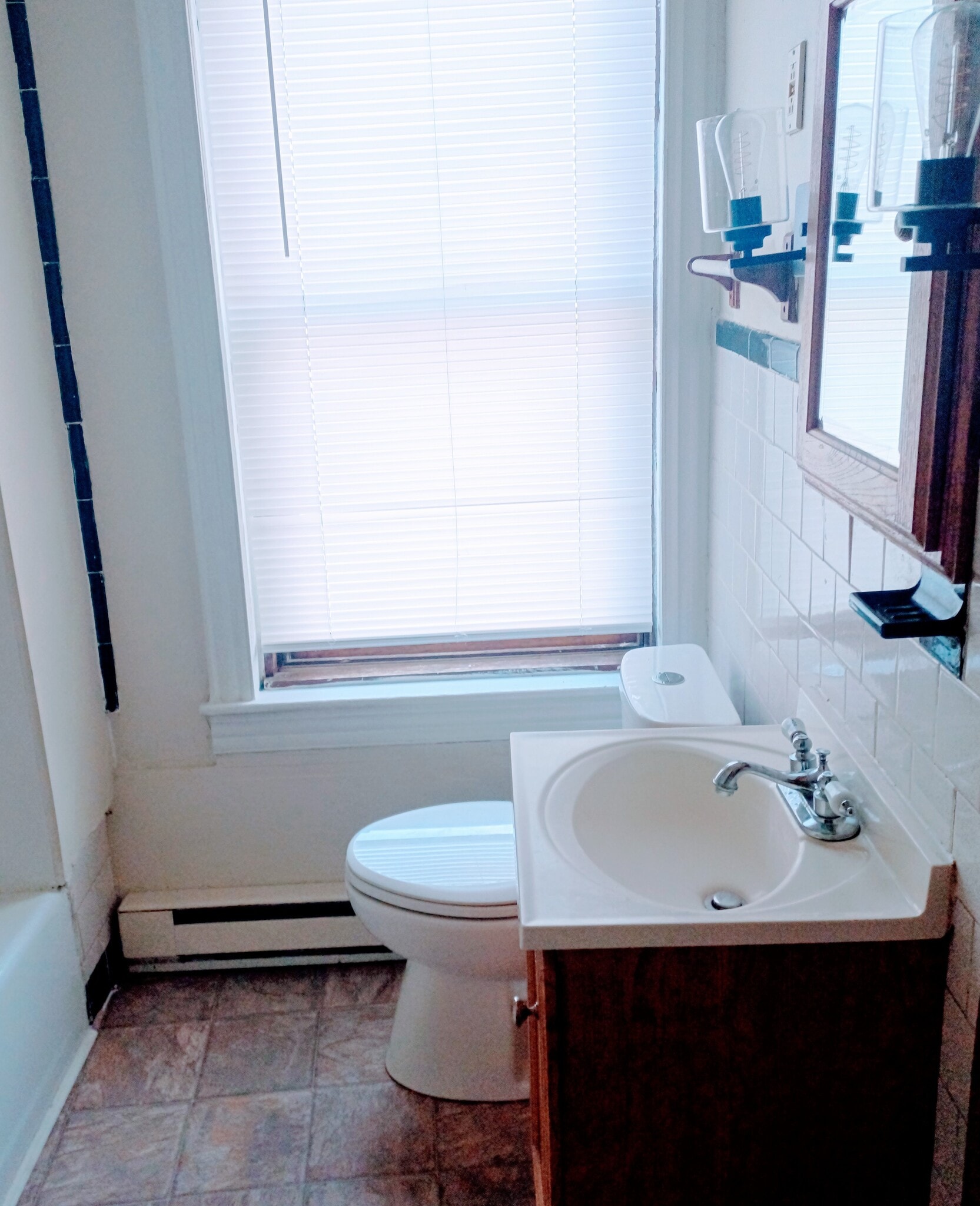 Bath / shower - 324 Franklin St
