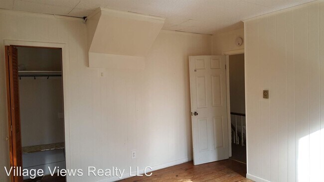 Building Photo - 102 E Brown St