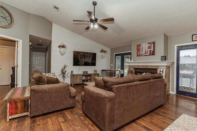 Building Photo - 425 Whirlaway Ct
