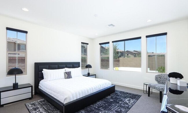 Building Photo - 948 W Yosemite Dr