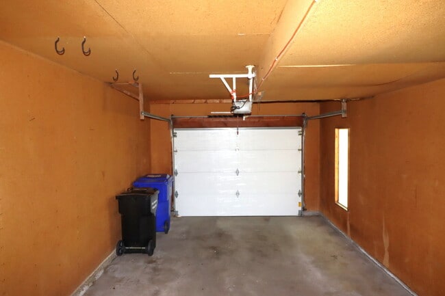 Building Photo - Nice side by side Appleton Duplex