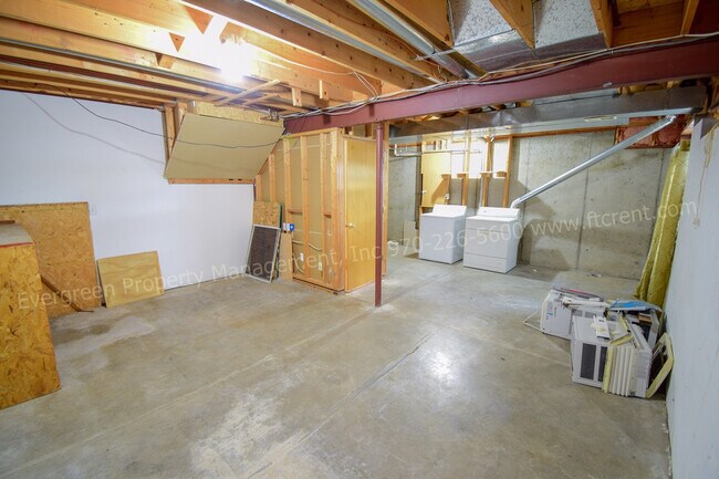 Building Photo - 648 Brewer Dr