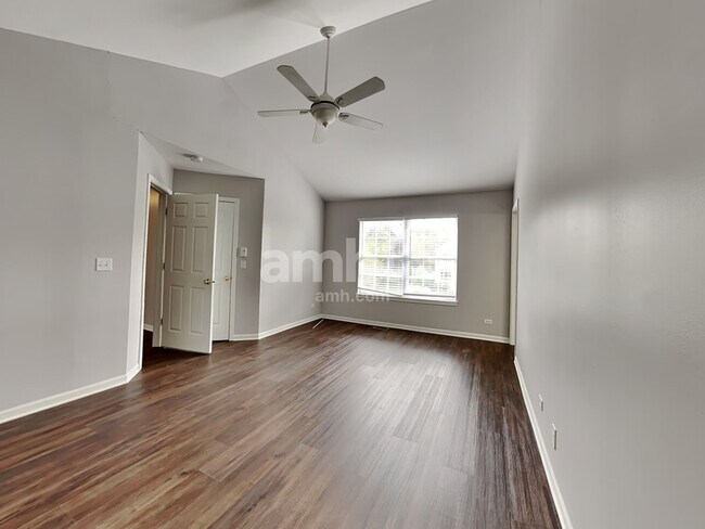Building Photo - 1372 Deer Creek Ln