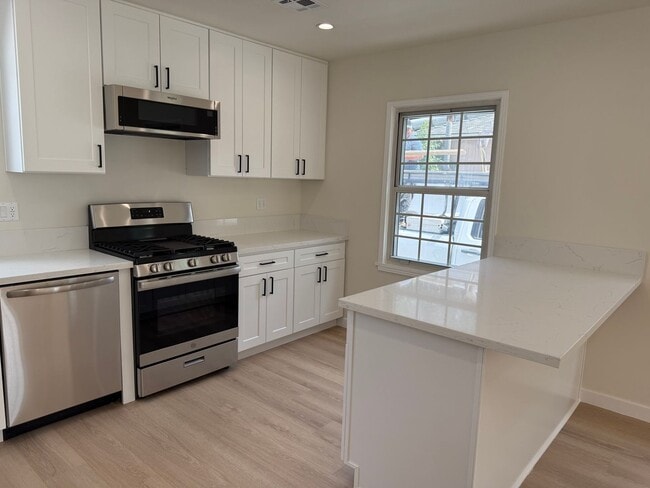 Building Photo - Stunning Fully Renovated Home in Prime Bur...