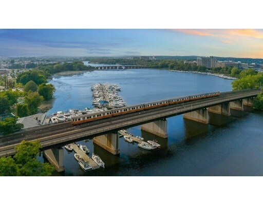 Building Photo - 375 Canal St