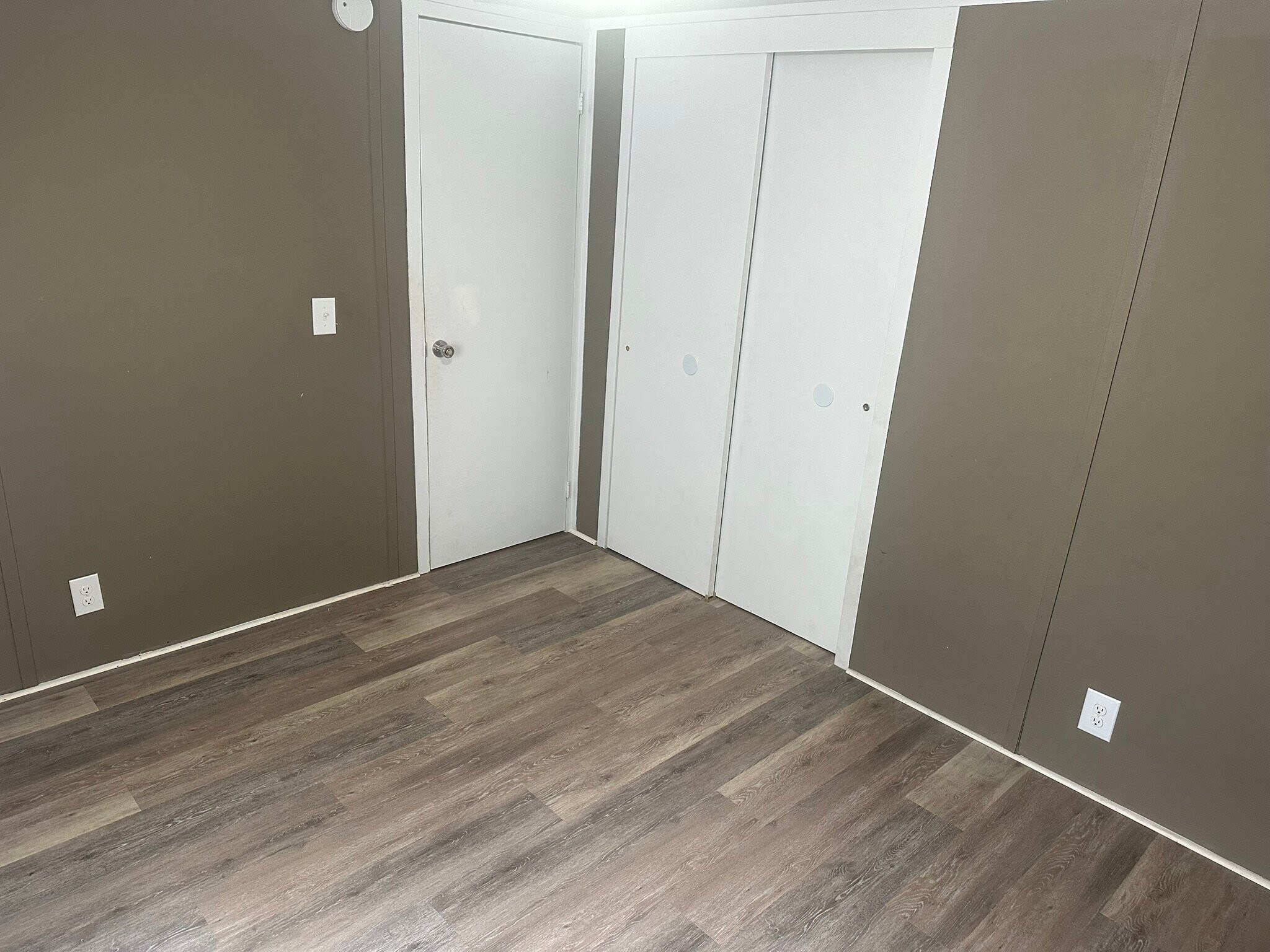 Building Photo - 1221 N Valrico Rd