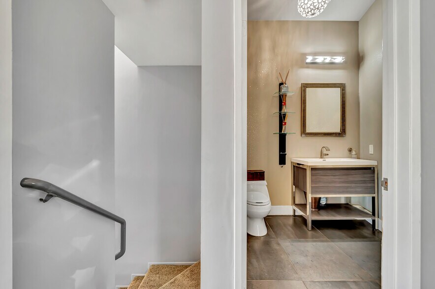 Building Photo - 3630 Avenida del Sol