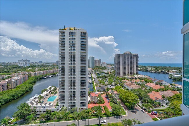 Building Photo - 19400 Turnberry Way