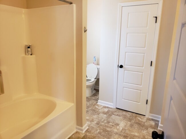 Building Photo - Unfurnished 3 Bedroom 2.5 bath home in The Landing at Mill Creek