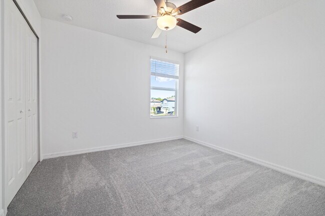 Building Photo - "Spacious 5-Bed Gem in Epperson community ...