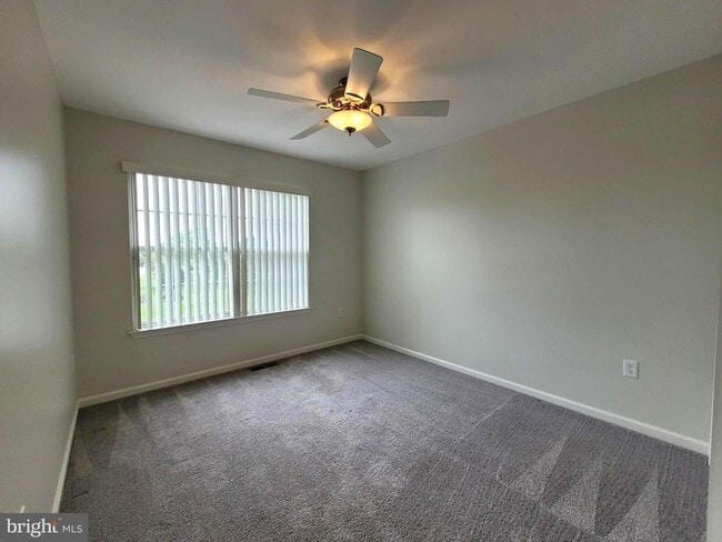 Building Photo - 128 Hickory Ln