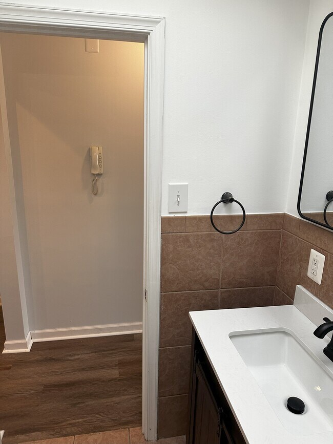 Building Photo - 50 E Washington Ln