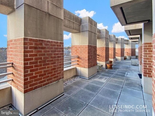 Building Photo - 1275 25th St NW