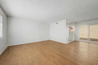 Building Photo - 2605 E Lemon St