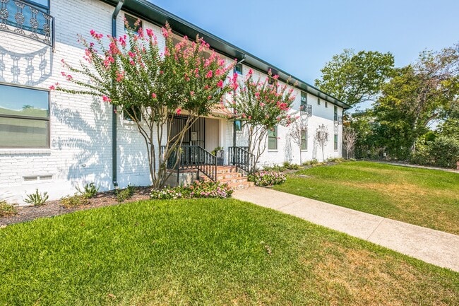 Building Photo - 5221 Bonita Ave