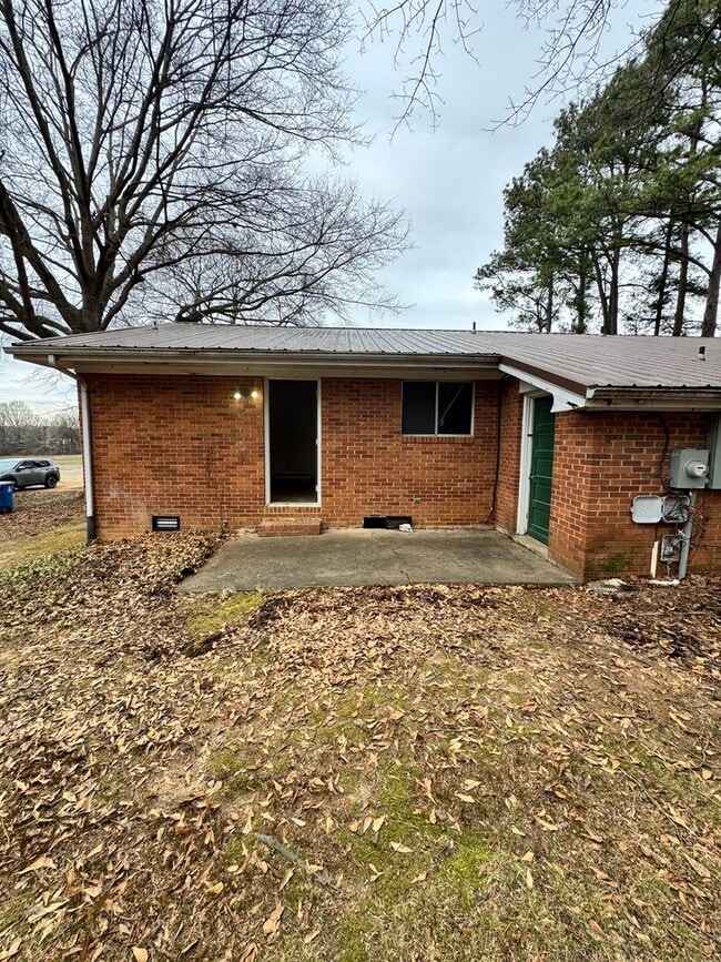 Building Photo - 2/1 outside city limits of Shelby, NC