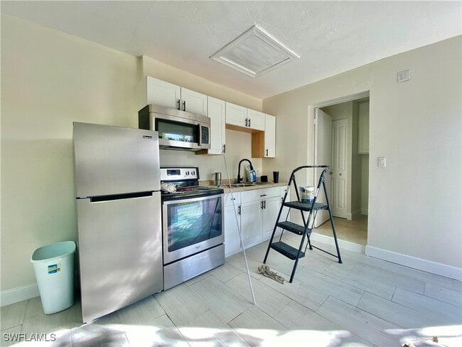 Building Photo - 1638 Cypress Dr
