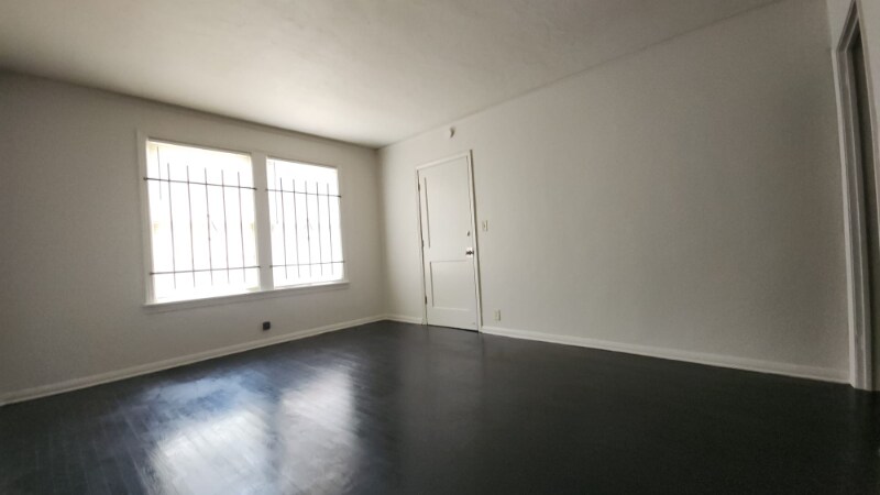 Building Photo - 519 W 23rd St