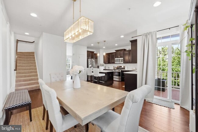 Building Photo - 11360 Sandhurst Pl