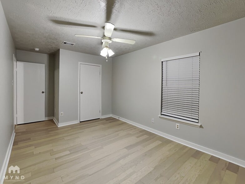 Building Photo - 15218 Tresch Ln