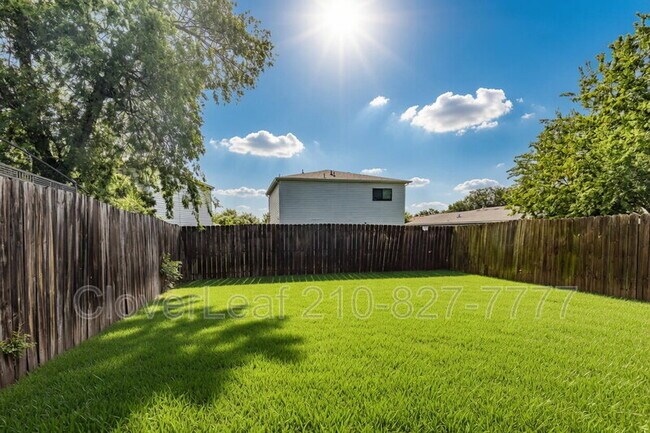 Building Photo - 5528 Lochmoor