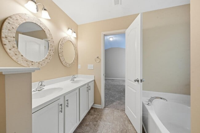Building Photo - 3527 Londonville Ln