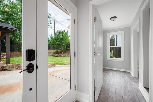 Building Photo - 2356 Pinkney Dr