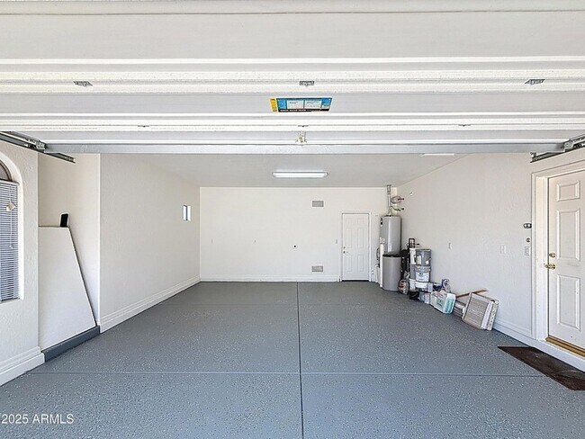 Building Photo - 14437 W Lexington Ave