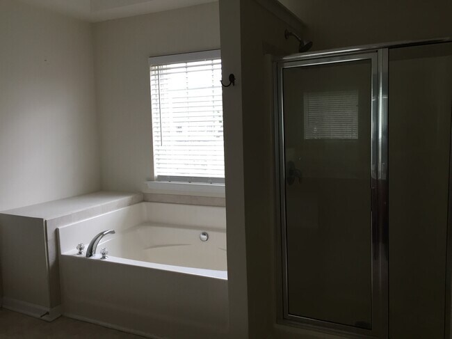 Building Photo - 15037 Taylor Ridge Ln