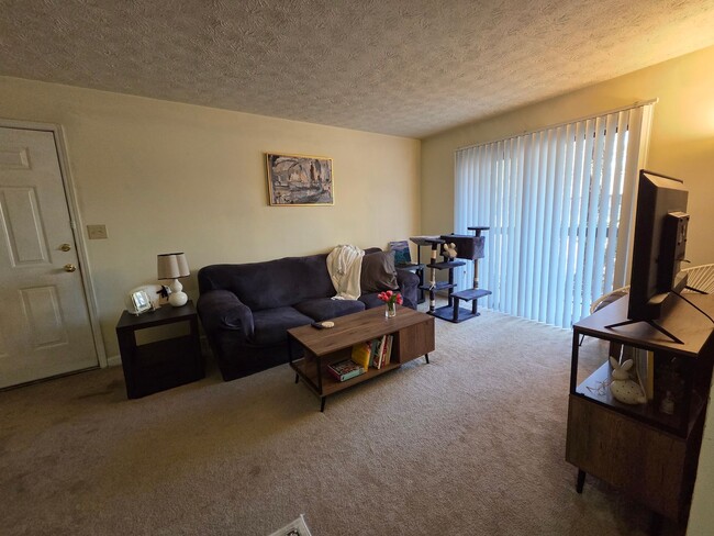 Building Photo - Campus View 1 Bedroom Apt. -Walking Distance to UGA!