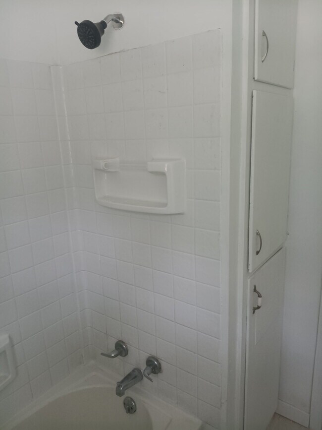 Building Photo - Teresa