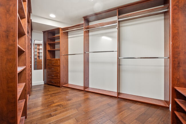 Building Photo - 1077 10th St